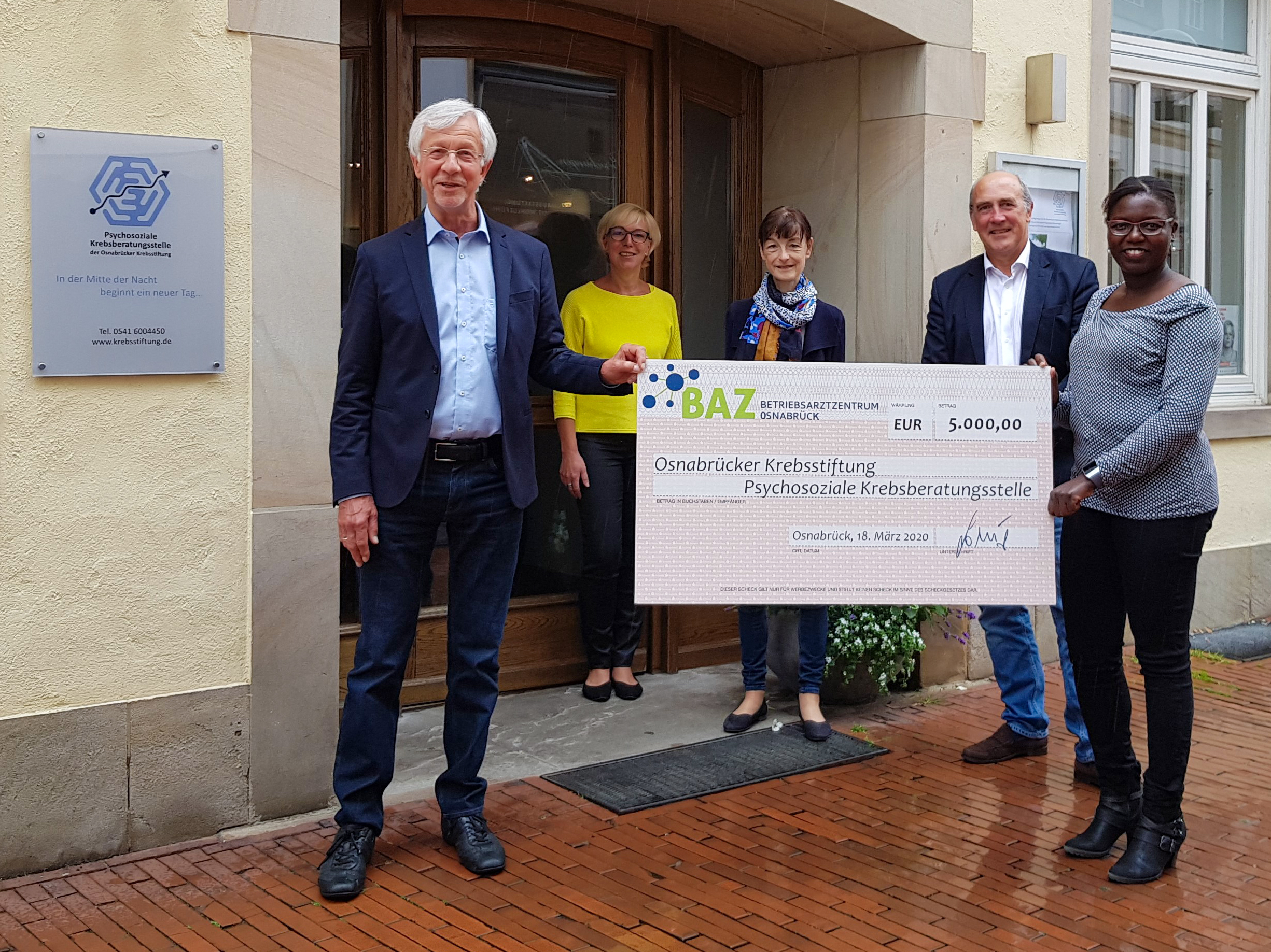 Spende BAZ_Uebergabe-Scheck_be Spendenuebergabe Krebsberatungsstelle